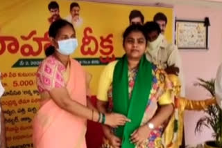 Former MLA Soumya is a 12-hours strike in krishna district