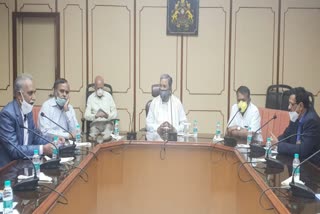 Siddaramaiah discussed the problem of the officers of the Small Industries Association