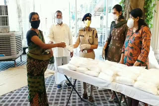 additional crime dg shikha goyal distribution Groceries to lady labours in hyderabad