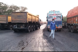 Mines workers in Korba demanded to sanitize the drivers of SECL road sale