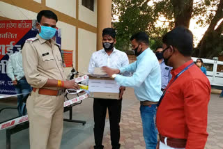 distribute sanitizer and mask to police men