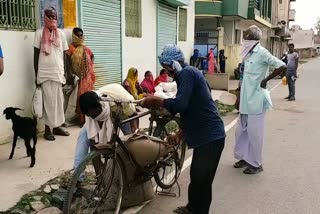 Ration card holders got Ration under PMGKY in koderma