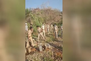 amravati police destroy liquor