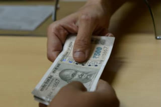 महिला जनधन खाताधारकों को 500 रुपये की दूसरी किस्त सोमवार से उपलबध: वित्त मंत्रालय