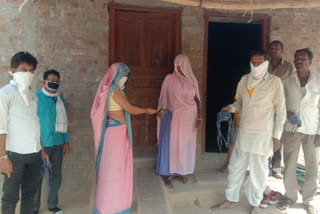 Anganwadi helpers distributing  home made mask to villagers in dewas