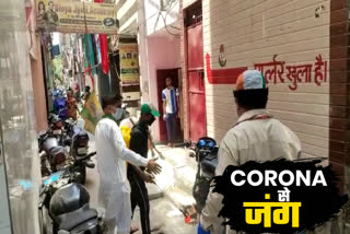 Former Congress MLA Jai kishan is conducting sanitization in Sultanpuri due to coronavirus