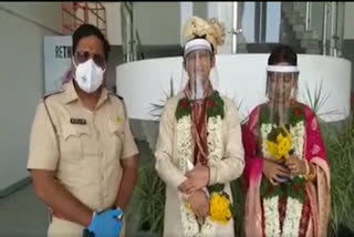 Pune police Perform Kanyadaan at a Wedding amid lockdown