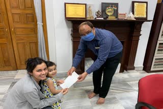 little girl Ananta Avya gave amount of 10 thousand