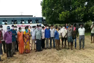 Ap police stop the migrants in ap telangana border