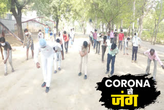 Delhi police exercises daily work to migrant laborers in shelter home due to corona virus