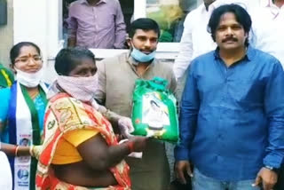 MP mvv satyanarayana distributes rice to fishermen families