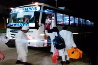 32 migrants leave for  32 migrants leave for dhanbas to up dhanbas to up