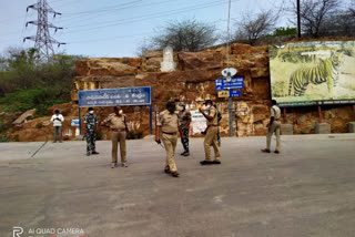 వలస కార్మికులను అడ్డుకున్న ఏపీ పోలీసులు