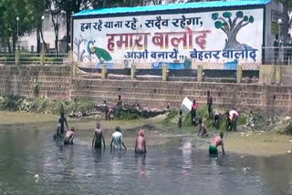 cleanliness-of-ganga-sagar-pond-is-being-done-with-public-cooperation-in-balod