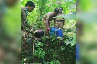 കോട്ടയം  പൂഞ്ഞാര്‍  വ്യാജവാറ്റ്  wash and vessels recovered from Kannani.  illegal liquor