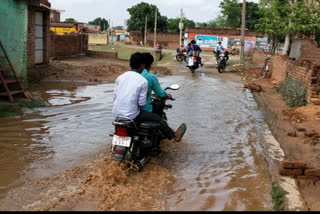 Roads become pond due to rain in Giridih