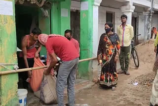 PDS shopkeepers distributed rice in Baghmara panchayats