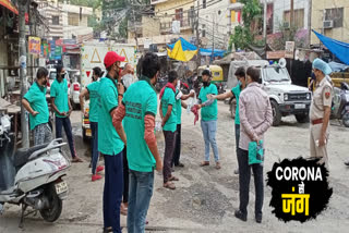 During lockdown Corona rakshak help people inside the Containment Zone in delhi