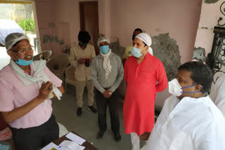 food minister imran hussain inspect ration shops at burari in delhi during lockdown