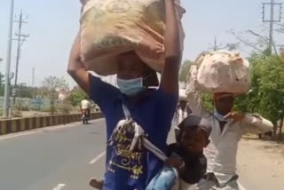 due to financial crises a labour family reached burhanpur from vadodara of gujrat  by walk