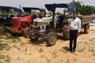 Four tractors seized carrying illegal sand in Simdega