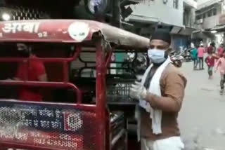 Talent NGO giving food for rozedar in ramadan at Turkman Gate during lockdown