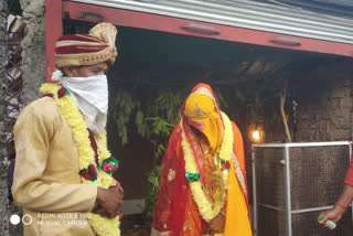 wedding ceremony took place in tendukhera of narsinghpur by following social distancing