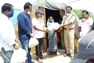 oldbatch distributing poor people in kamalapuram