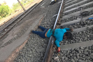 The body of a young man found in two pieces on a railway track in Itarsi