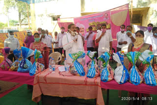 minister Erraballi dayakar rao Distribute Essential goods for poor peoples in Warangal rural district