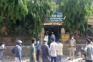 Long queues of customers on liquor shops in lockdown 3.0