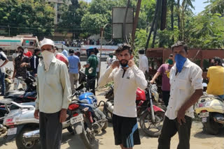 during lockdown Large crowds at the wine shop in thane