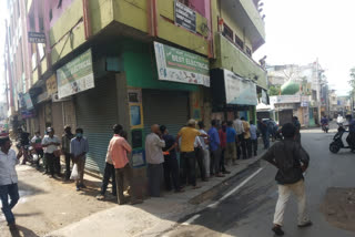 Huge crowd in front of Wine Shop: