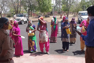 Dausa news, Woman Protested, ration material