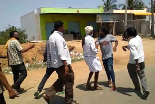 fight between drinkers in kolar