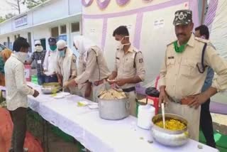 Police opened kitchens for the poor