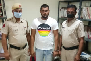 Sonipat police arrested a youth with illegal weapons