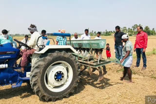 The plight of the peasants who did not get wages with Corona in nellore district