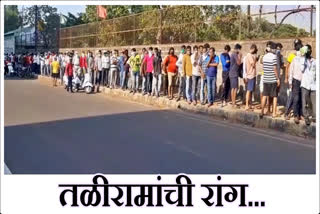 crowd-outside-a-wine-shop-in-kolhapur