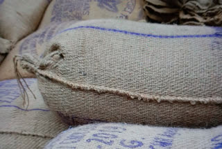 one arrested with 1000 kg ration rice in netaji nagar, kolkata