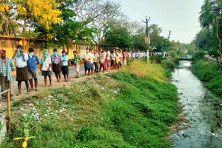 rush at west godavri dst wine shops drunkers came from 25kilometers far away