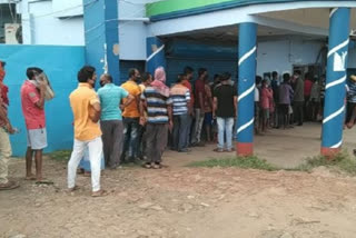 people are standing in a que for liquor in srirampur, hoogly