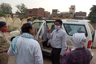 कार्य की समीक्षा करते हुए धौलपुर जिला कलेक्टर, Dholpur District Collector reviewing the work