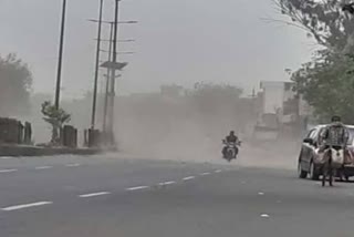 rains with strong winds in noida