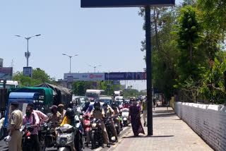 heavy traffic at subhash bridge