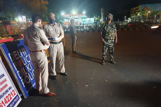 RK Puram SHO distributed pizza among all policemen on duty