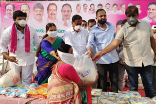 Hyderabad Mayor Bonthu rammohan Essential goods supplied for poor peoples in Nacharam