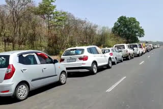 7 to 8 km queues of vehicles on mumbai Ahmadabad highway