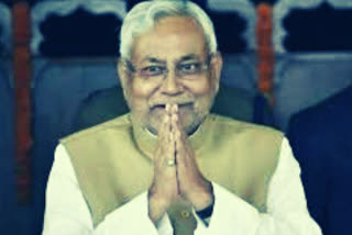 Nitish Kumar  CRPF  terror attack  CRPF jawan  കുപ്‌വാര ഭീകരാക്രമണത്തില്‍ വീരമൃത്യ വരിച്ച ജവാന് ആദരാഞ്‌ജലി അര്‍പ്പിച്ച് ബിഹാര്‍ മുഖ്യമന്ത്രി  ബിഹാര്‍ മുഖ്യമന്ത്രി  നിതീഷ് കുമാർ  കുപ്‌വാര ഭീകരാക്രമണം  വീരമൃത്യ വരിച്ച ജവാന്‍