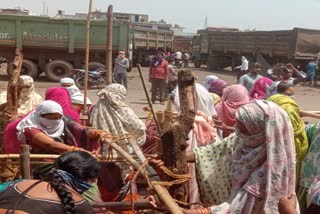 women-opposed-liquor-shops-in-khamtarai-raipur